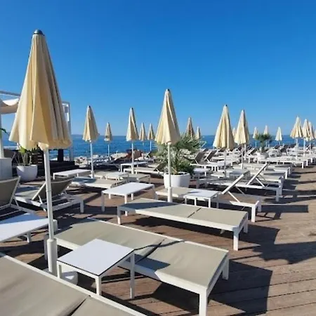 Apartment Paolo By The Beach Znjan Split Buitenkant foto