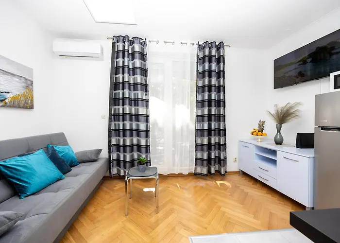 Apartment Paolo By The Beach Znjan